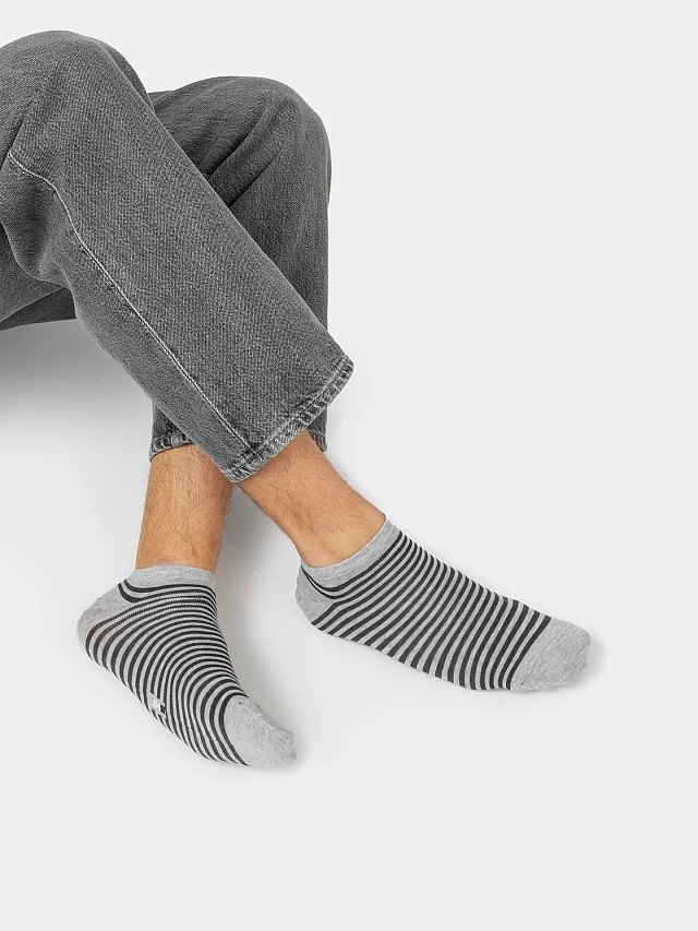 Укороченные мужские носки в серо-черную полоску, Серый меланж, 22104K 
Укороченные мужские носки в серо-черную полоску, Серый меланж, 22104K