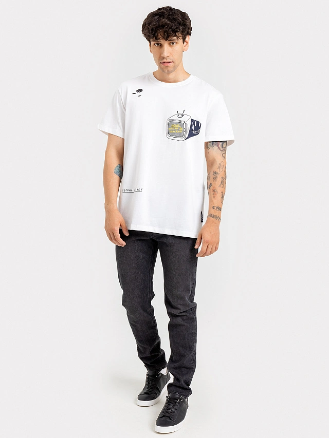 Футболка мужская белая с принтом и надписью "Погода, которую вы заслужили" - 3