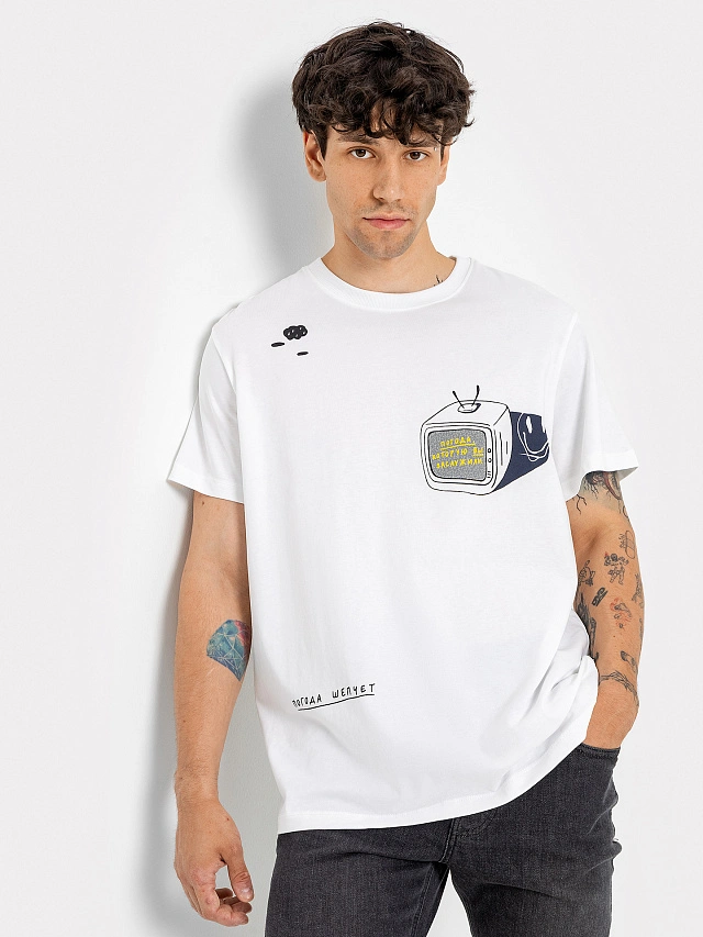 Футболка мужская белая с принтом и надписью "Погода, которую вы заслужили" - 6