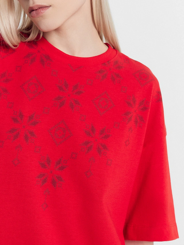 Футболка женская в красном цвете - 5