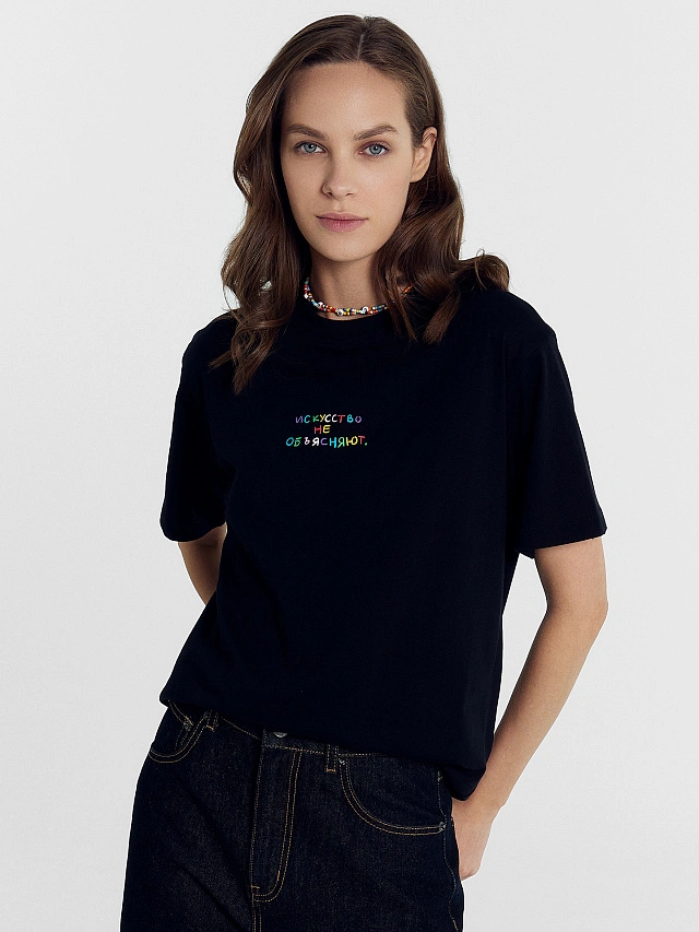 Футболка женская черная с печатью - 6