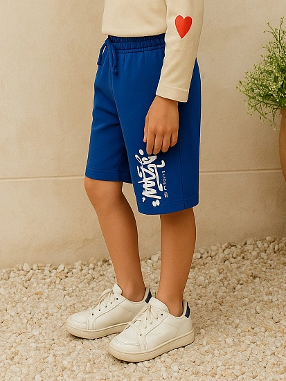 картинка Шорты для мальчиков синие с печатью от магазина одежды для мальчиков от бренда Mark Formelle