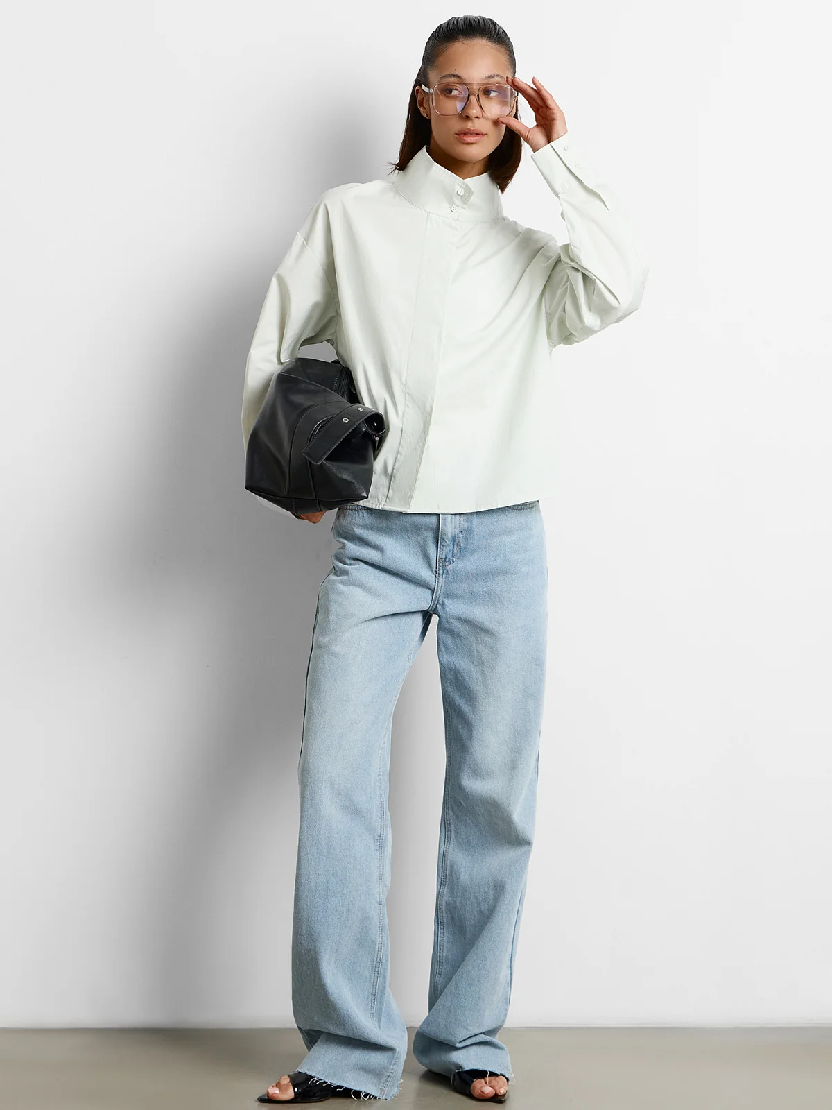 Брюки женские джинсовые wide leg в светло-голубом цвете - 2