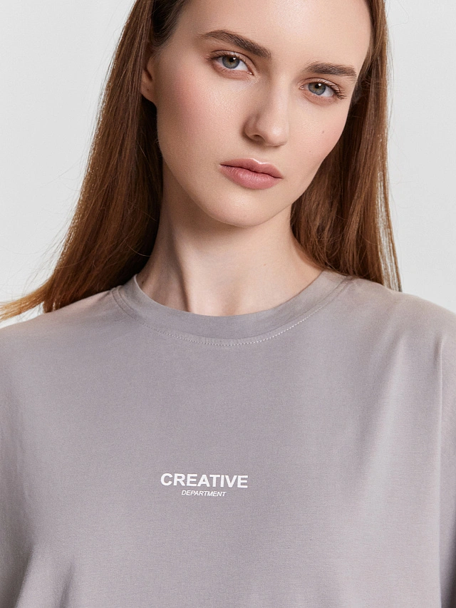 Футболка женская серая с надписью "creative department" - 4