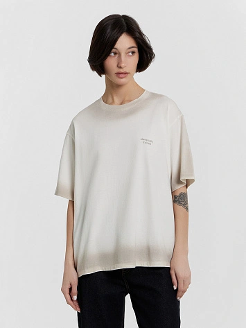 Футболка женская кремовая с надписью "classically trained"