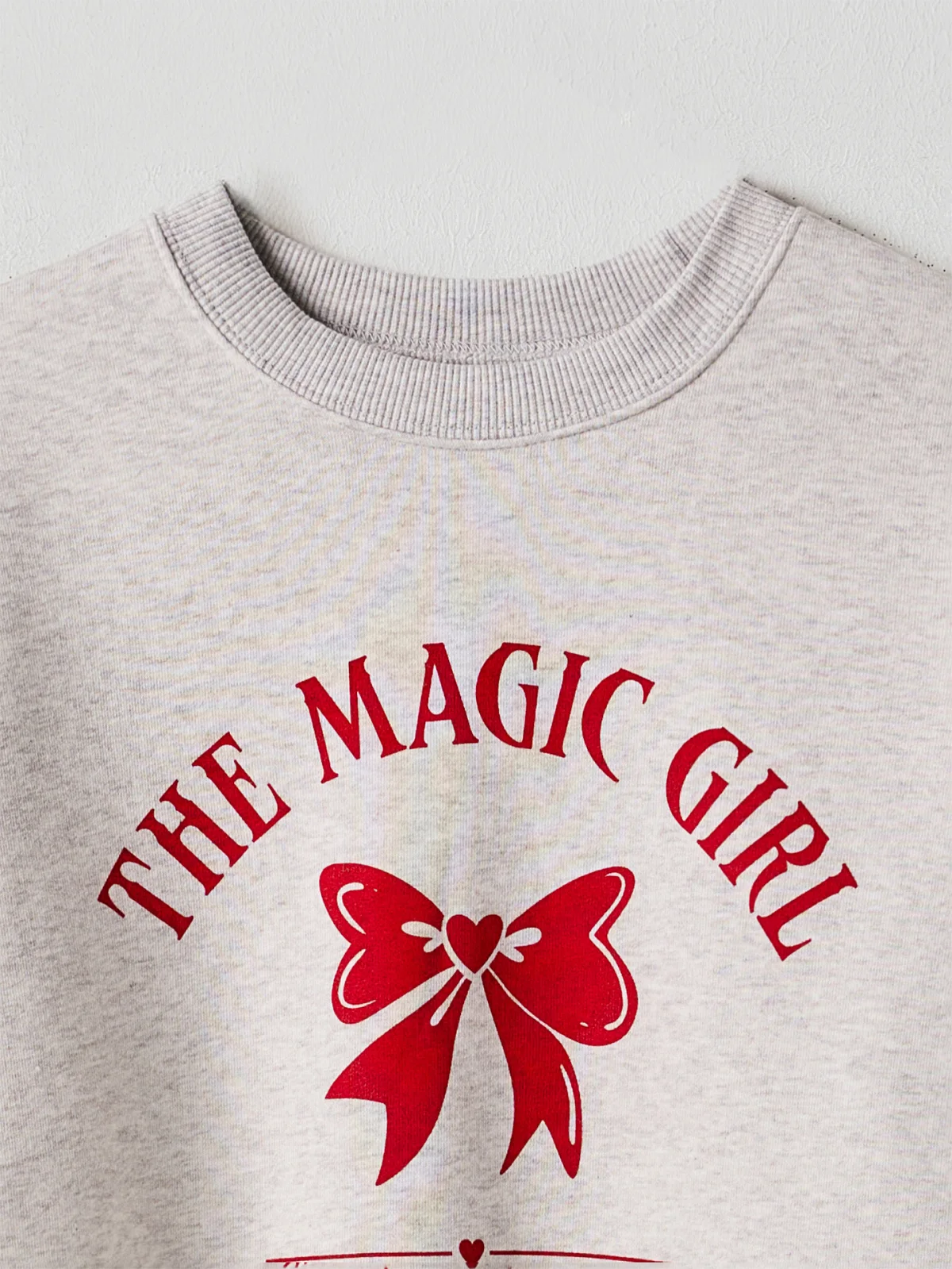 Свитшот для девочек серый с надписью "The magic girl"