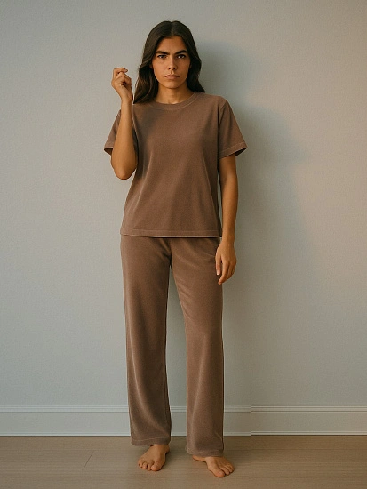 картинка Комплект женский велюровый домашний от магазина стильной одежды Mark Formelle