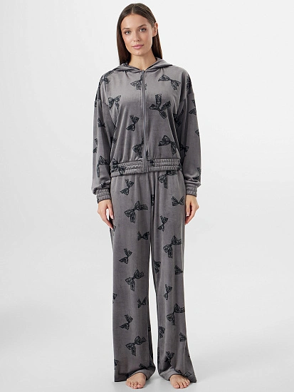 картинка Комплект женский велюровый серый домашний от магазина стильной одежды Mark Formelle