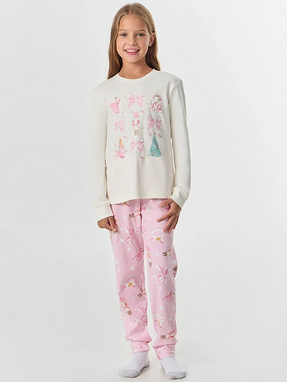 картинка Комплект для девочек молочный с новогодним принтом от известного бренда одежды для девочек Mark Formelle