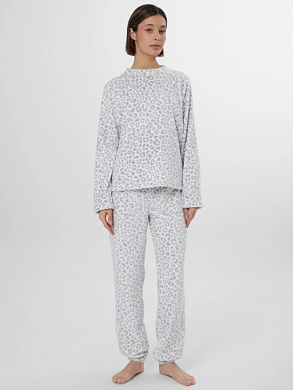картинка Комплект женский домашний белый с леопардовым принтом от магазина стильной одежды Mark Formelle