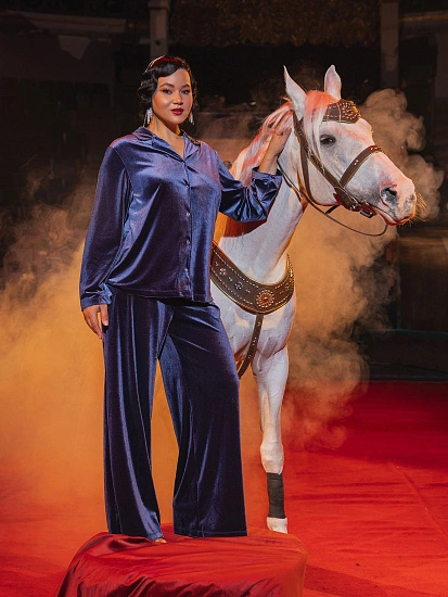 картинка КОМПЛЕКТ ЖЕНСКИЙ (ЖАКЕТ, БРЮКИ) от магазина стильной одежды Mark Formelle