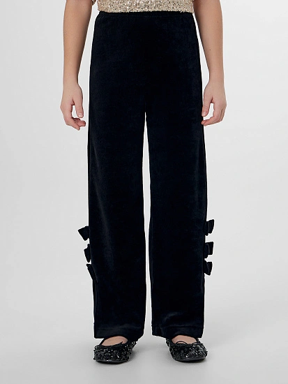 картинка Брюки для девочек с декоративными бантиками от известного бренда одежды для девочек Mark Formelle