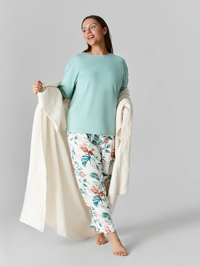 

Комплект домашний женский: футболка и бриджи, Шалфей +тропики на св.молочном1, 25-39235ПП-14