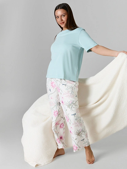 картинка Комплект домашний женский: футболка и бриджи от магазина стильной одежды Mark Formelle