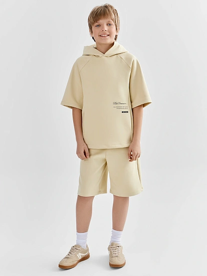 картинка Комплект для мальчиков бежевый оверсайз от магазина одежды для мальчиков от бренда Mark Formelle