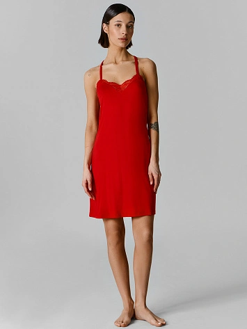 Ночная сорочка красная с кружевными деталями