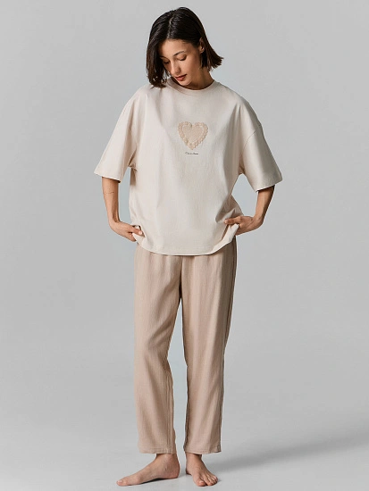 картинка Комплект домашний женский бежевый прямого кроя от магазина стильной одежды Mark Formelle