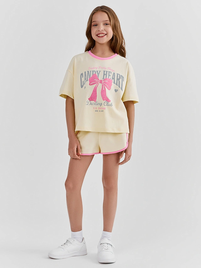 Комплект для девочек желтый с надписью прямого кроя