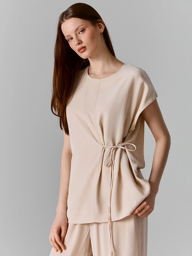 Блузка женская бежевая с декоративной завязкой спереди