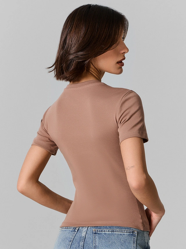 Джемпер женский коричневый прилегающего силуэта - 3