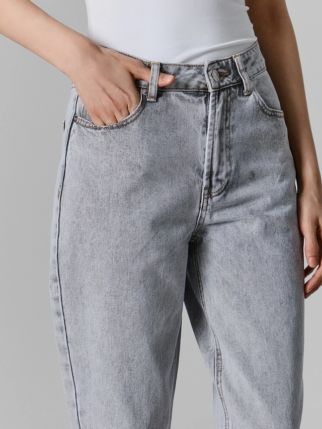 Джинсы женские серые mom fit с высокой посадкой - 4