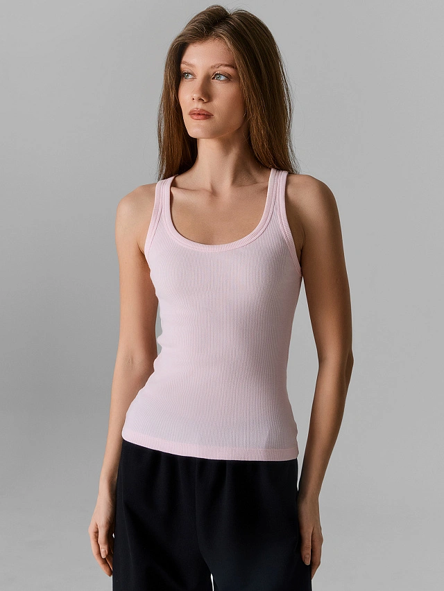 Топ женский розовый облегающего силуэта - 2