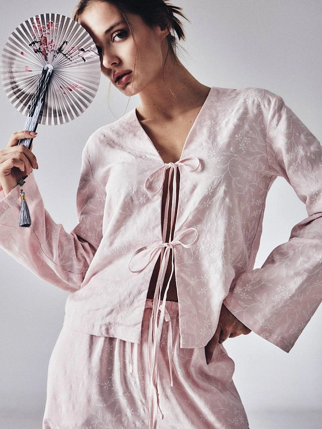 Блузка женская розовая с декоративными завязками льняная