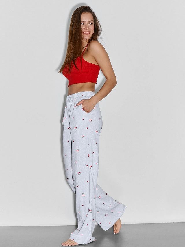 Брюки домашние женские серые с принтом вишни из хлопка - 2