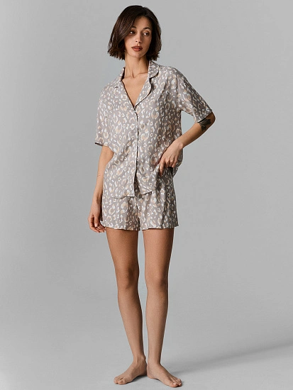 картинка КОМПЛЕКТ ЖЕНСКИЙ (РУБАШКА, ШОРТЫ) от магазина стильной одежды Mark Formelle