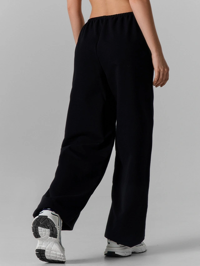 Брюки-джоггеры спортивные женские черные свободного кроя - 4
