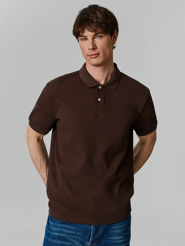 Поло мужское коричневое из ткани вафельного переплетения