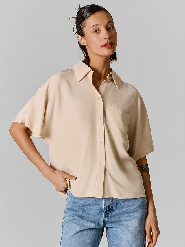 Рубашка женская бежевая прямого кроя