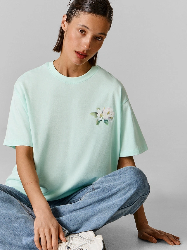 Футболка женская зеленая с принтом цветка оверсайз