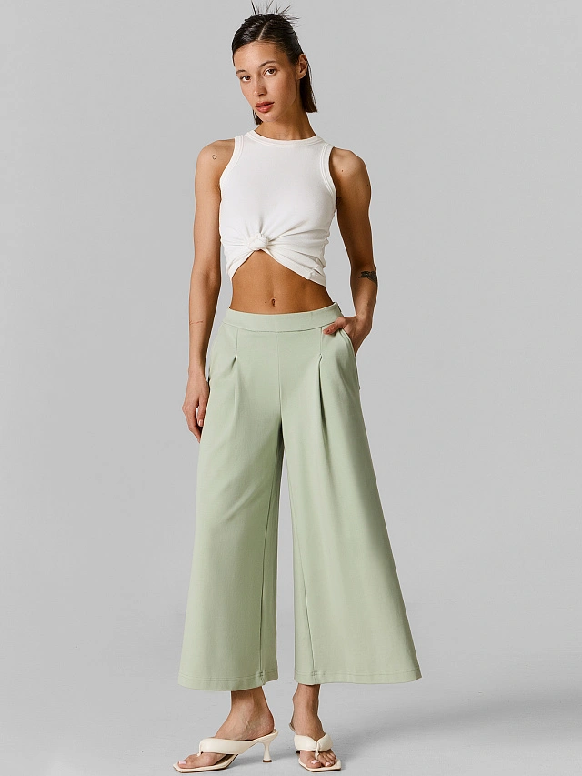 Брюки кюлоты женские зеленые свободного кроя