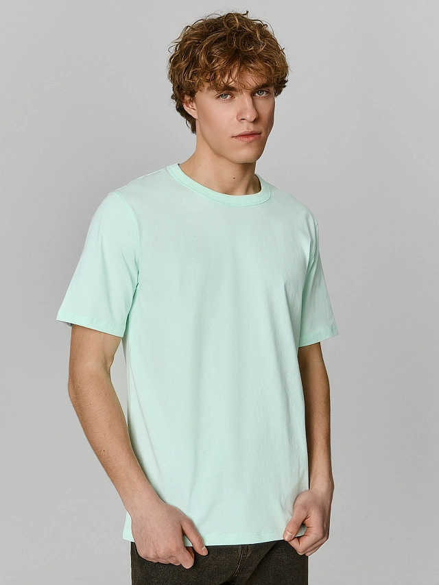 Футболка мужская зеленая прямого кроя базовая