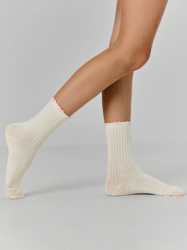 Носки классические детские бежевые с сердечками
